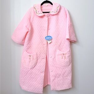 WITH TAGS! Vintage 1960s Pink Quilted Robe with Floral Collar